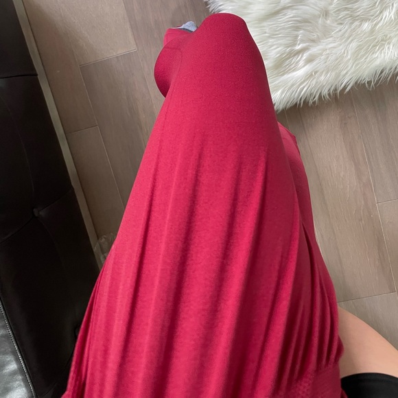 High Waist Women’s Seamless Capri Cabernet - Picture 9 of 10